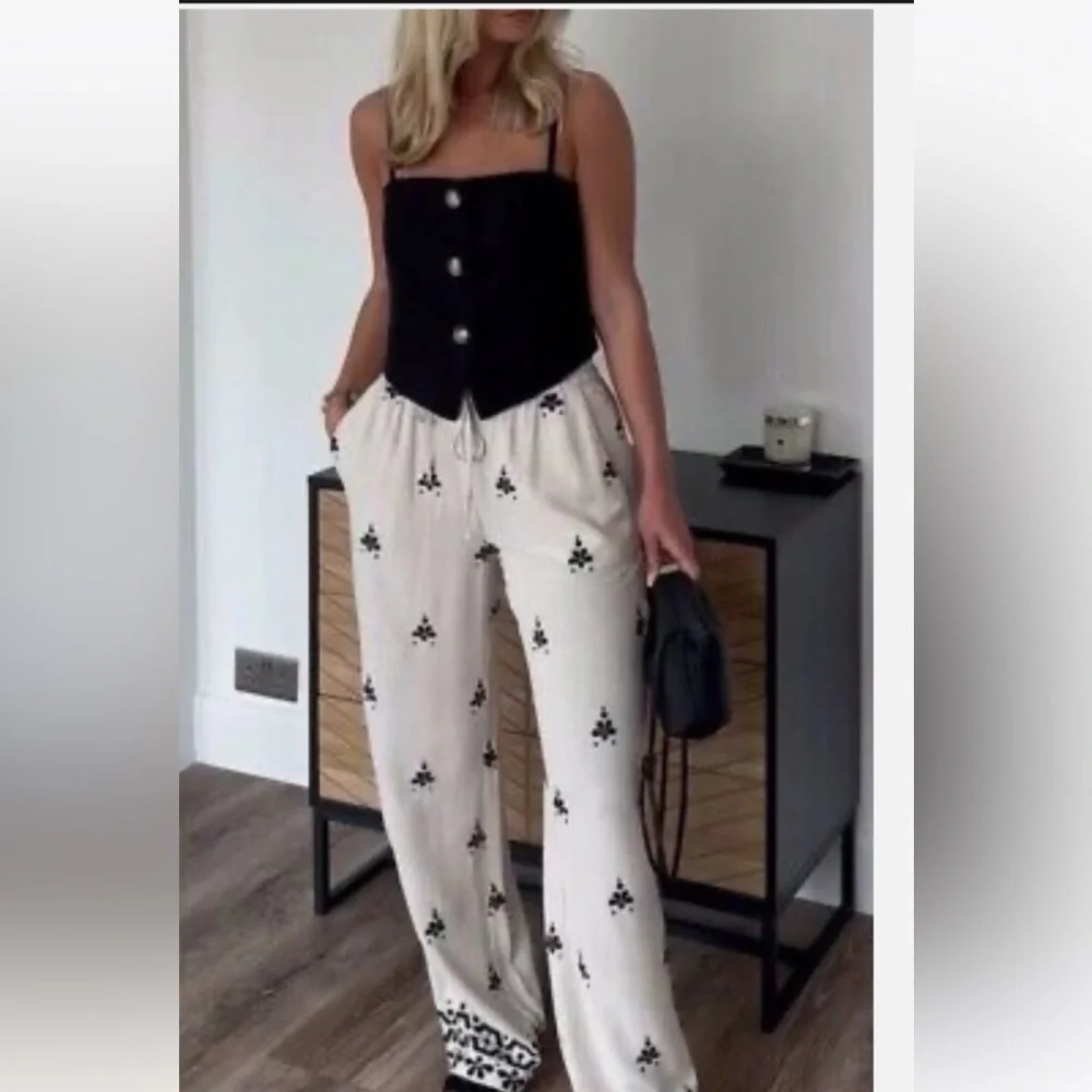 Zara Embroidered Wide Leg Pants - Picture 4 of 6